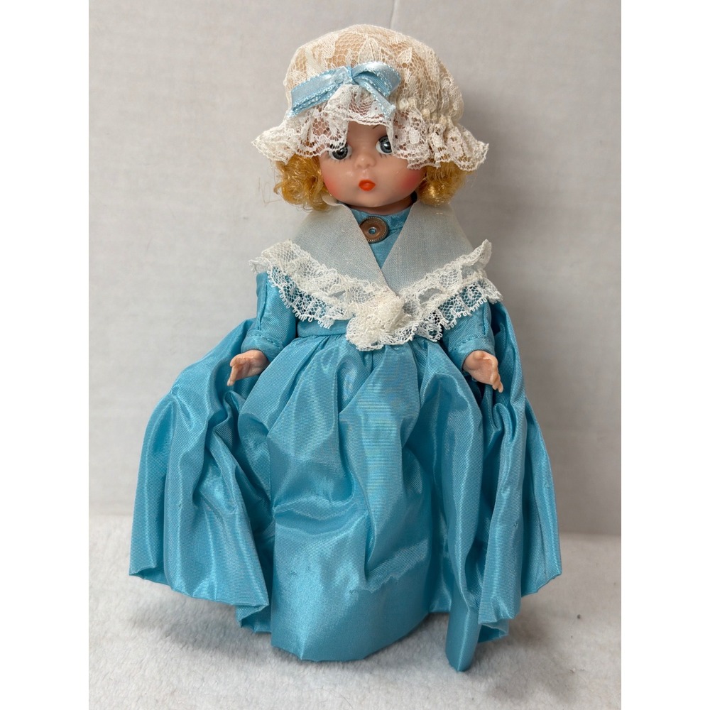 VTG Madame Alexander United States Doll International Collection Blue Lace 8"